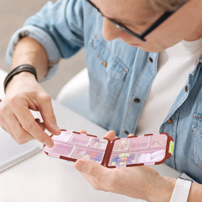 1+1 GRATIS | TravelMed™ - Tragbare Pillendose mit 10 Fächern
