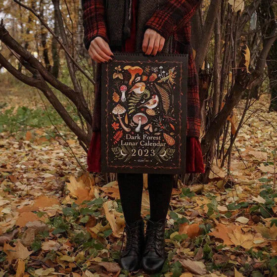 Meryn™ - Dunkler Wald-Mondkalender | 50% Rabatt