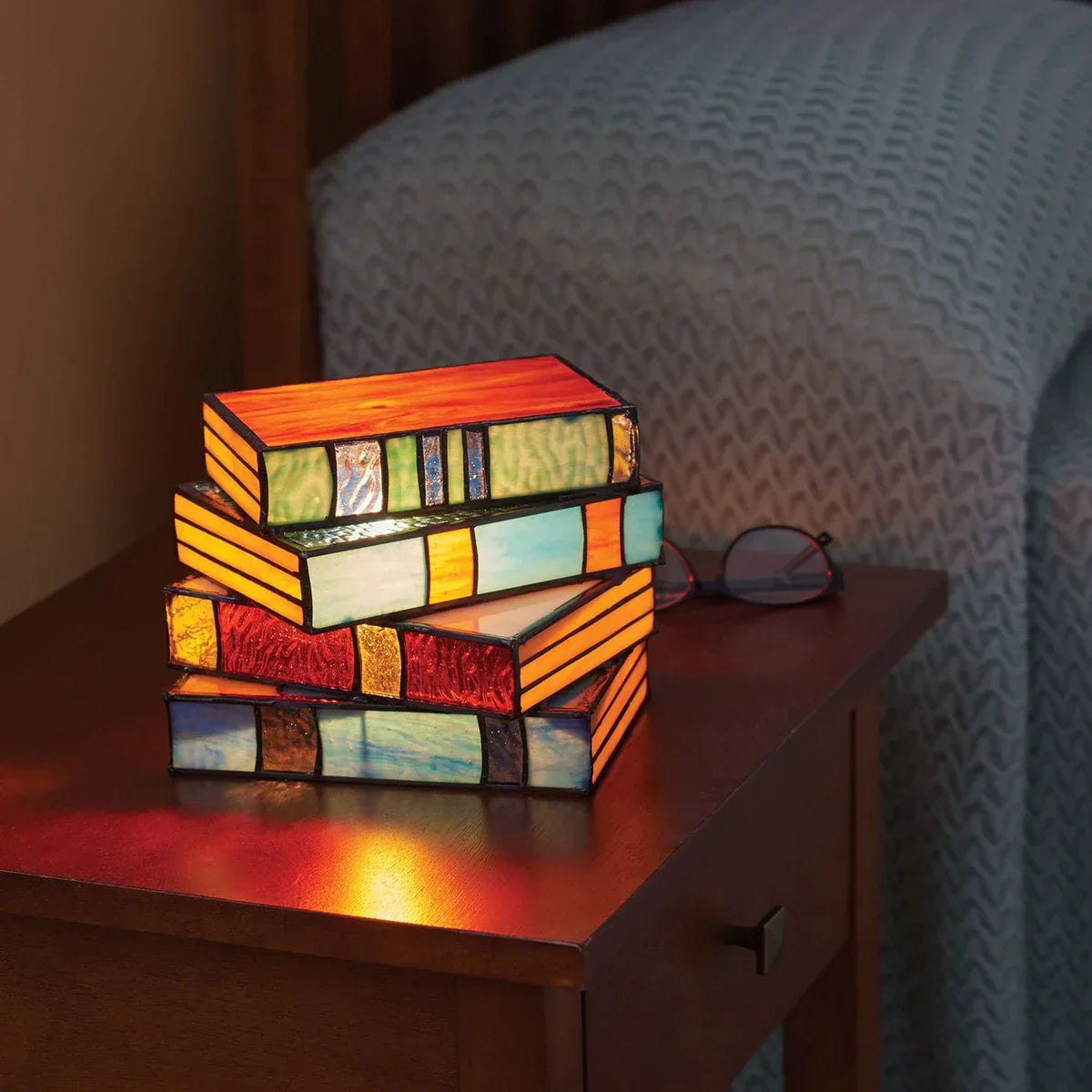 Buchy - Gebeizte Stacked Buch Lampe | 50% RABATT