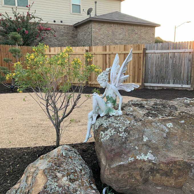 FeeFem - Garten sitzende Feenstatue