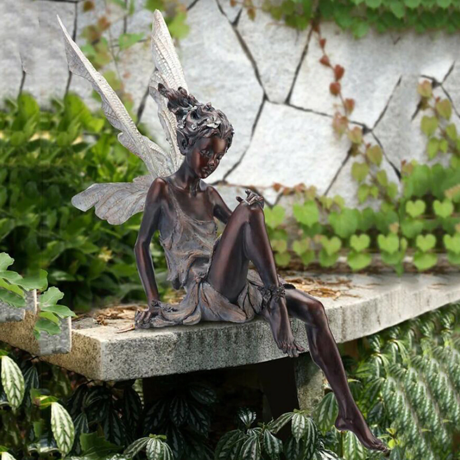 FeeFem - Garten sitzende Feenstatue