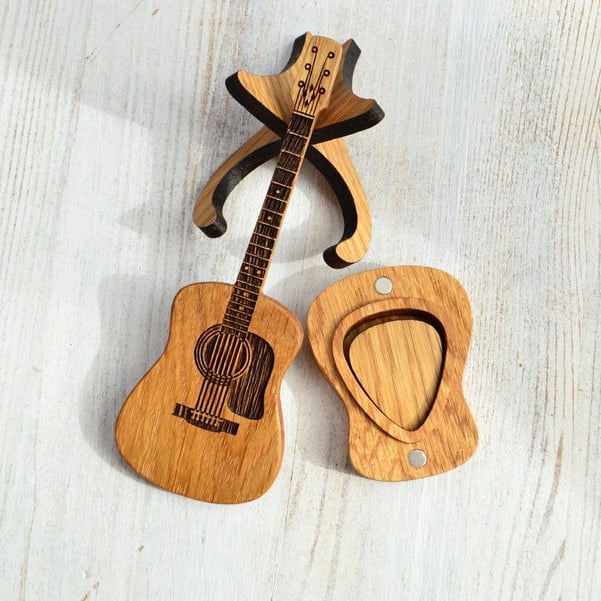 MelodyBox - Stilvolle, personalisierte Holzbox mit Ständer für Gitarrenplektren | 50% RABATT