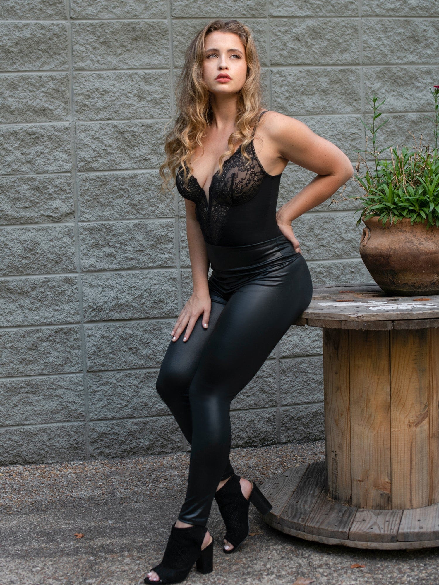 Jenny - Bodysuit mit tiefem V-Ausschnitt | 50% RABATT