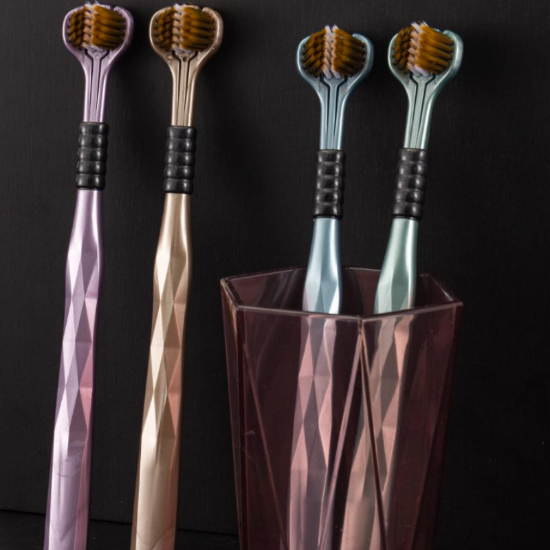 TriBrush™ – Dreikopf-Zahnbürste für 360°-Reinigung