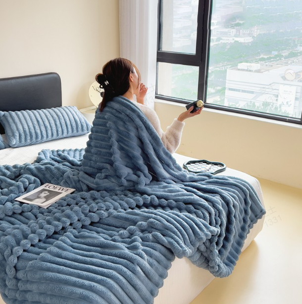 SnuggleHaven – Dicke Plüschdecke mit Kaninchenmotiv